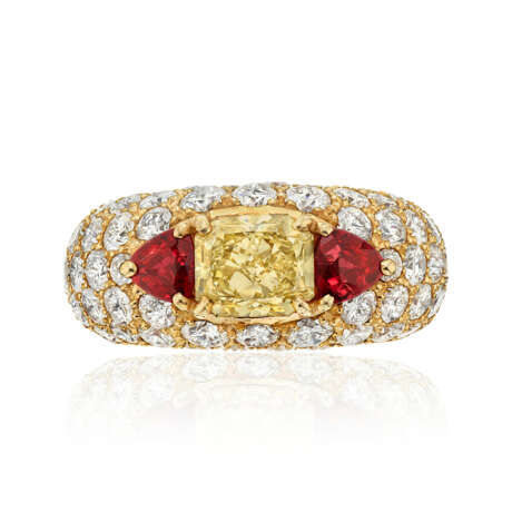 COLORED DIAMOND, RUBY AND DIAMOND RING - Foto 4