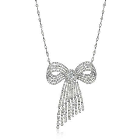 CARTIER BELLE ÉPOQUE DIAMOND BOW PENDANT-BROOCH WITH LATER ADDED NECKCHAIN - фото 1