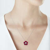 GRAFF RUBY AND DIAMOND FLOWER PENDANT-NECKLACE - Foto 2