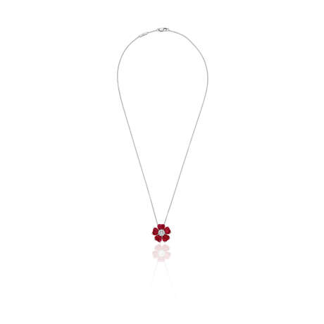 GRAFF RUBY AND DIAMOND FLOWER PENDANT-NECKLACE - Foto 3