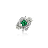 EMERALD AND DIAMOND RING - photo 3