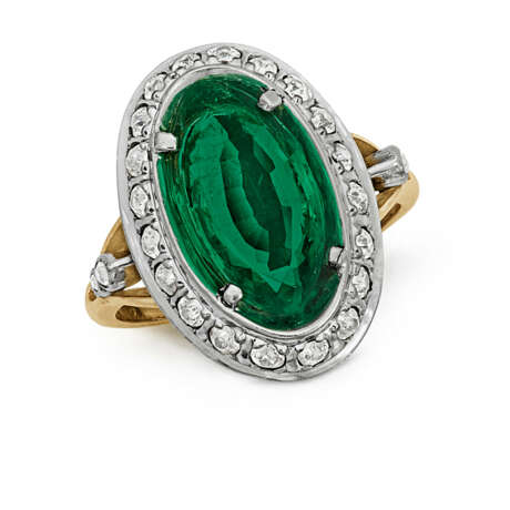 EMERALD AND DIAMOND RING - photo 1