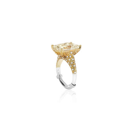 COLORED DIAMOND AND DIAMOND RING - photo 4