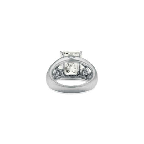 HARRY WINSTON DIAMOND RING - photo 6