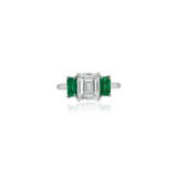 DIAMOND AND EMERALD RING - фото 4