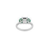 DIAMOND AND EMERALD RING - фото 6