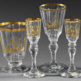Kollektion von vier schlesischen Gläsern mit Golddekor - photo 1