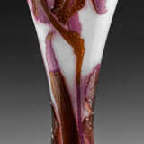 Große Gallé-Vase mit Schwertlilien-Dekor - фото 1