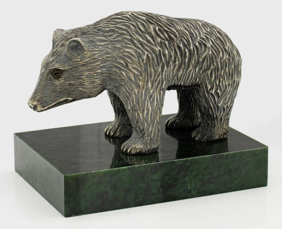 Skulptur eines Bärens - Foto 1