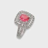 Hochfeiner Fancy Vivid Pink-Diamantsolitär-Ring - фото 1