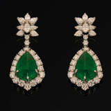 Paar prachtvolle Juwelen-Ohrgehänge mit Smaragden - photo 1