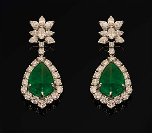 Paar prachtvolle Juwelen-Ohrgehänge mit Smaragden - Foto 1