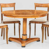 Biedermeier-Tisch und vier Stühle - photo 1