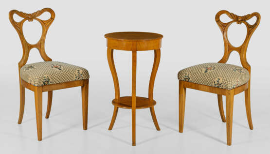 Paar Biedermeier-Stühle und Gueridon - photo 1