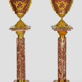 Paar repräsentative Napoleon III-Vasen auf Säulen - photo 1