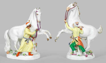 Paar Figuren von Pferdebändigern als Gegenstücke