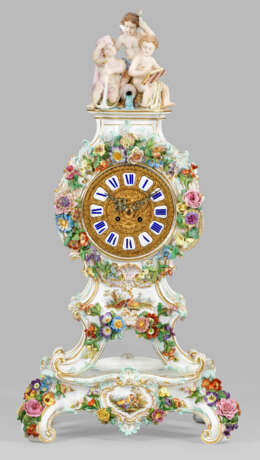 Große prunkvolle Porzellanpendule mit Amoretten von Meissen - Foto 1