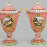 Paar Weimar-Vasen mit Puttendarstellung nach Rubens - photo 1