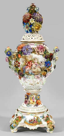 Große Potpourrivase mit Watteauszene und Blumendekor - Foto 1