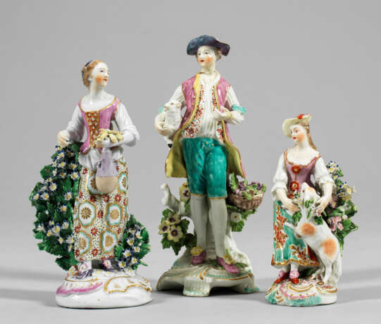 Drei Porzellanfiguren - photo 1
