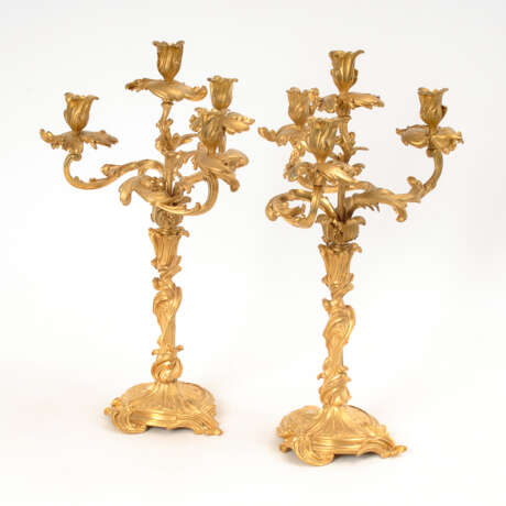 Paar vergoldete, 4-flammige Bronze-Girandolen. Mitte - photo 1