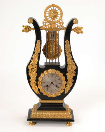 Seltene Empire-Uhr in Lyra-Form. - фото 1