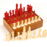 Schachfiguren aus Bein im Holzkasten. - Foto 1