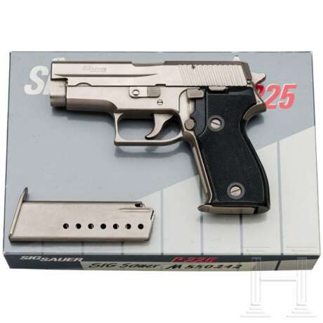 SIG Sauer P 225 - photo 1