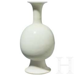 Weiß glasierte Vase, China, wohl Sui-Tang-Dynastie oder später