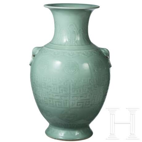Große Seladon-Vase, China, wohl 19. Jhdt. - фото 1