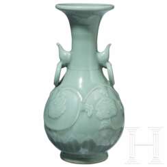 Longquan-Seladon-Vase, China, wohl Ming-Dynastie (1368 - 1644)