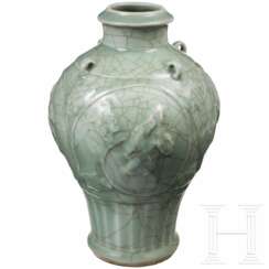 Longquan-Seladon-Vase mit Pfingstrose, China, wohl Ming-Dynastie