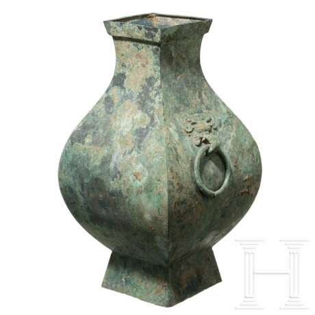 Bronze-Ritualgefäß vom Typ Fanghu, China, Han-Dynastie, 206 v. Chr. - 200 n. Chr. - Foto 1