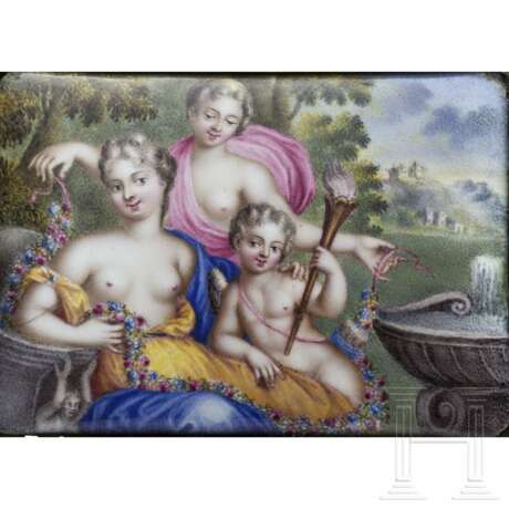 Erotische Darstellung von zwei halbbekleideten Nymphen mit Putti, Miniatur auf Emaille, wohl Frankreich, 18. Jhdt. - фото 1