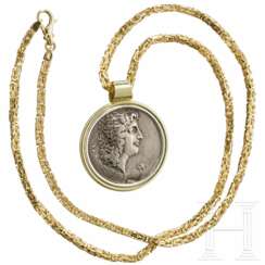 Goldkette mit Goldanhänger mit griechischer Silbermünze (Tetradrachme)