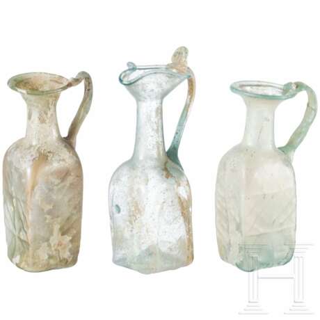 Drei Glasflaschen, römisch, 3./4. Jhdt. n. Chr. - Foto 1