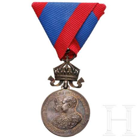 Silberne Medaille mit Krone "Für die Hochzeit von Prinz Ferdinand I. und Marie-Louise", 1893 - photo 1