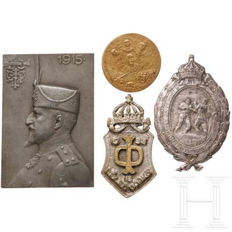 Drei Abzeichen und eine Plakette aus der Regierungszeit von Ferdinand I. - photo 1