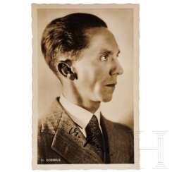 Joseph Goebbels - eigenhändig signierte Hoffmann-Fotopostkarte