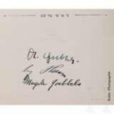 Adolf Hitler, Magda und Joseph Goebbels - eigenhändig signierte Fotographie-Postkarte - photo 1