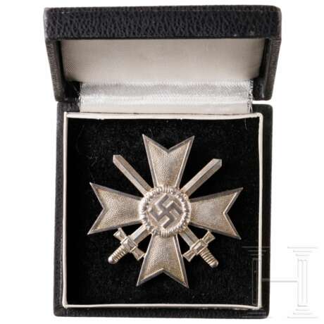 Kriegsverdienstkreuz 1. Klasse mit Schwertern im Etui, Deschler-Fertigung - photo 1