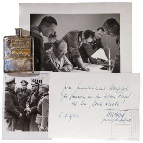 General Siegfried Westphal - Flachmann mit Gravur von GFM Albert Kesselring sowie drei großformatige Fotos, eines mit Widmung Kesselrings, 1944 - Foto 1