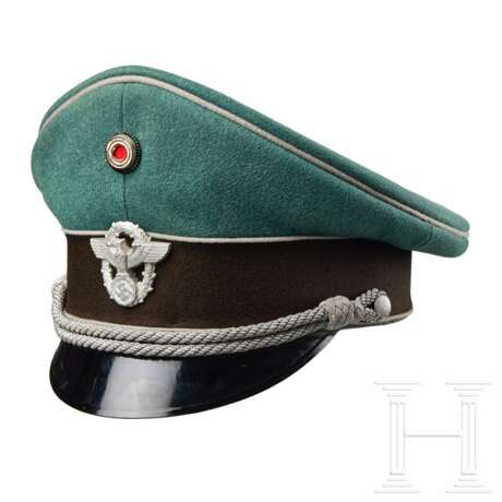 A Visor Cap for Administration Officers - фото 1