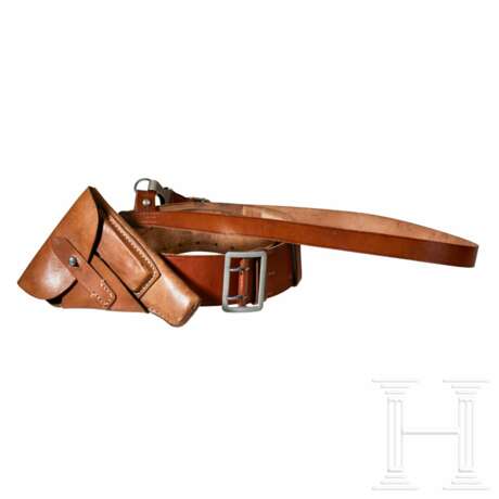 A Belt and Holster for Party Leaders - фото 1