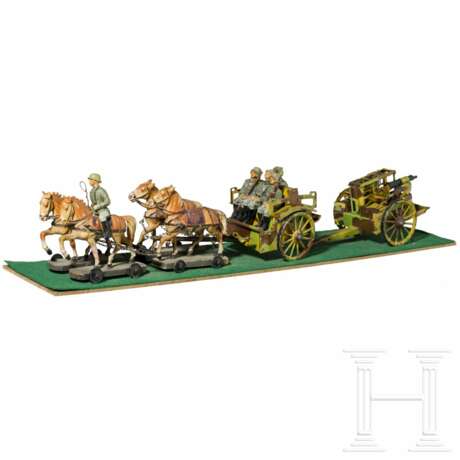 Hausser-Elastolin vierspänniges Pferdegespann 0/792/4 mit Protze, MG-Wagen in Mimikry und fünf Soldaten - Foto 1