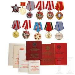 Fünf Orden und fünf Medaillen, komplett mit Ordensbüchern, für Oberst und Kommissar Lev Pakter, Sowjetunion, ab 1938