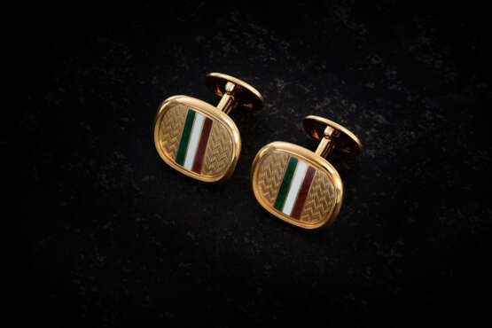 PATEK PHILIPPE, GOLDEN ELLIPSE REF. 9512-1, A GOLD LIGHTER WITH ‘KHANJAR’ AND ENAMEL MADE FOR THE SULTANATE OF OMAN WITH MATCHING CUFFLINKS REF. 9002 - photo 6