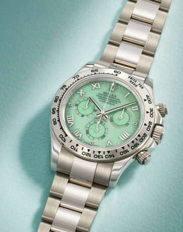 ROLEX. AN ATTRACTIVE 18K WHITE GOLD AUTOMATIC CHRONOGRAPH WRISTWATCH WITH BRACELET AND GREEN CHRYSOPRASE DIAL - photo 2