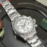 ROLEX. A VERY RARE STAINLESS STEEL AUTOMATIC CHRONOGRAPH WRISTWATCH WITH BRACELET, MADE FOR THE SULTANATE OF OMAN - photo 3