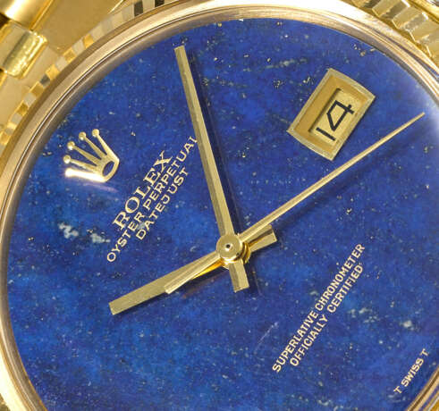 ROLEX. A RARE AND ATTRACTIVE 18K GOLD AUTOMATIC WRISTWATCH WITH SWEEP CENTRE SECONDS, DATE, LAPIS LAZULI DIAL AND BRACELET - photo 3